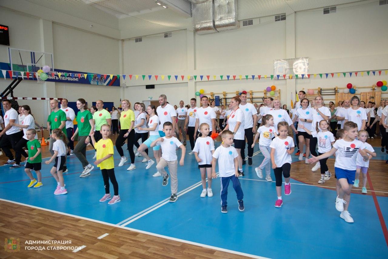 27 семей из Ставрополя приняли участие в городском спортивном празднике |  15.06.2024 | Ставрополь - БезФормата